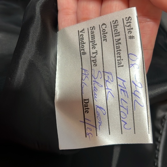 *** Woman’s peak coat - Picture 4 of 4